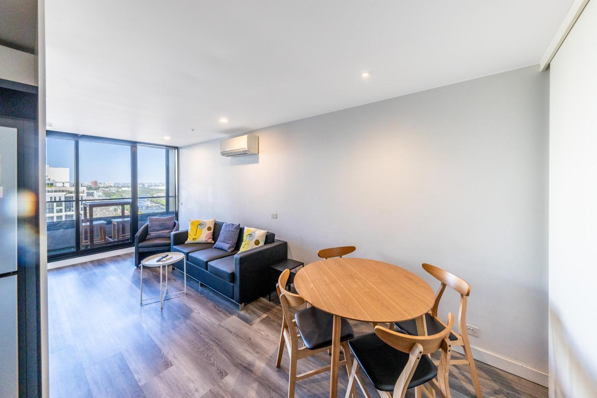 Aura2107, 2 Bedroom Apartment With Balcony, Stunning Yarra River And City Views Melburne Exterior foto