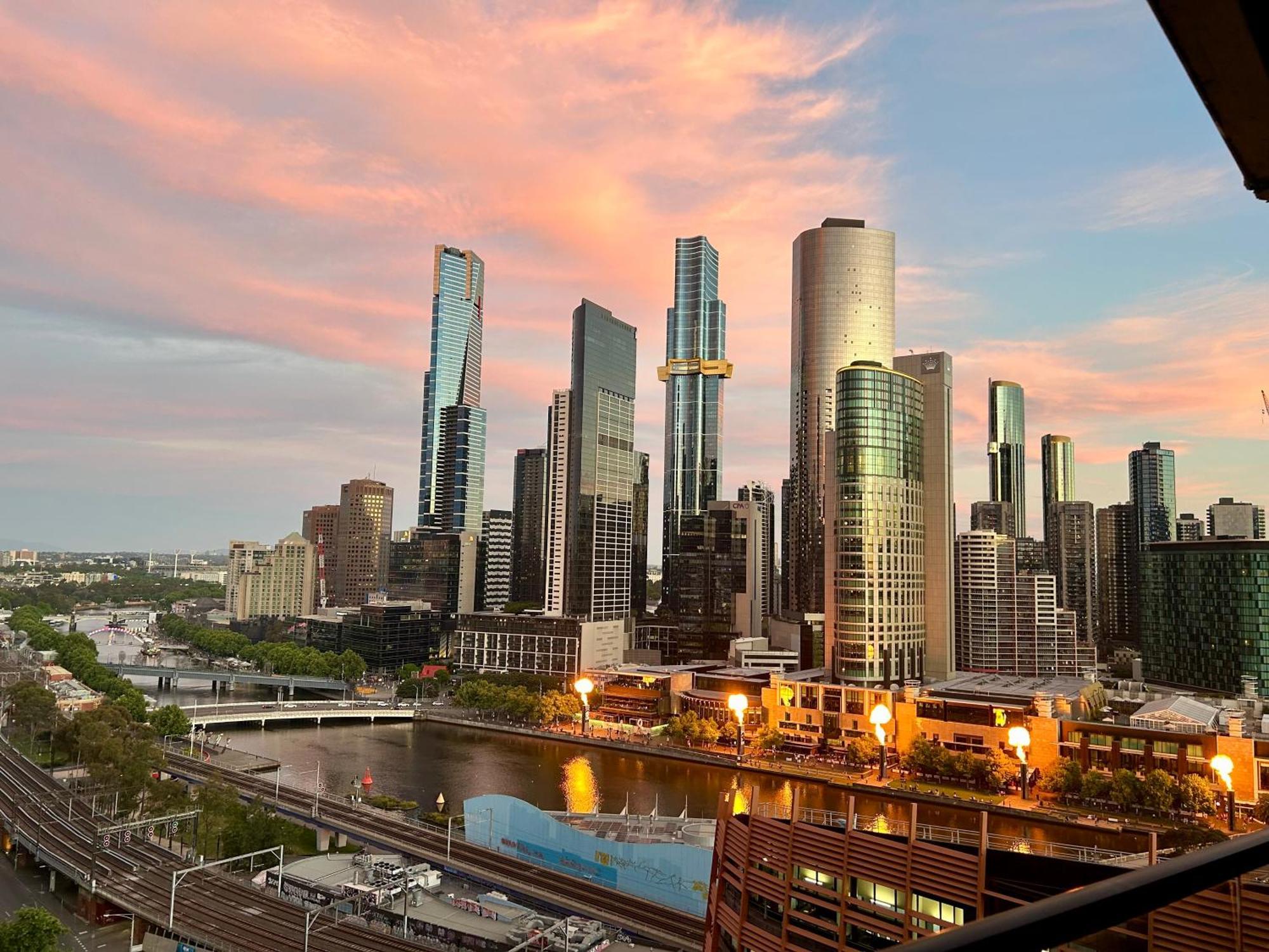 Aura2107, 2 Bedroom Apartment With Balcony, Stunning Yarra River And City Views Melburne Exterior foto